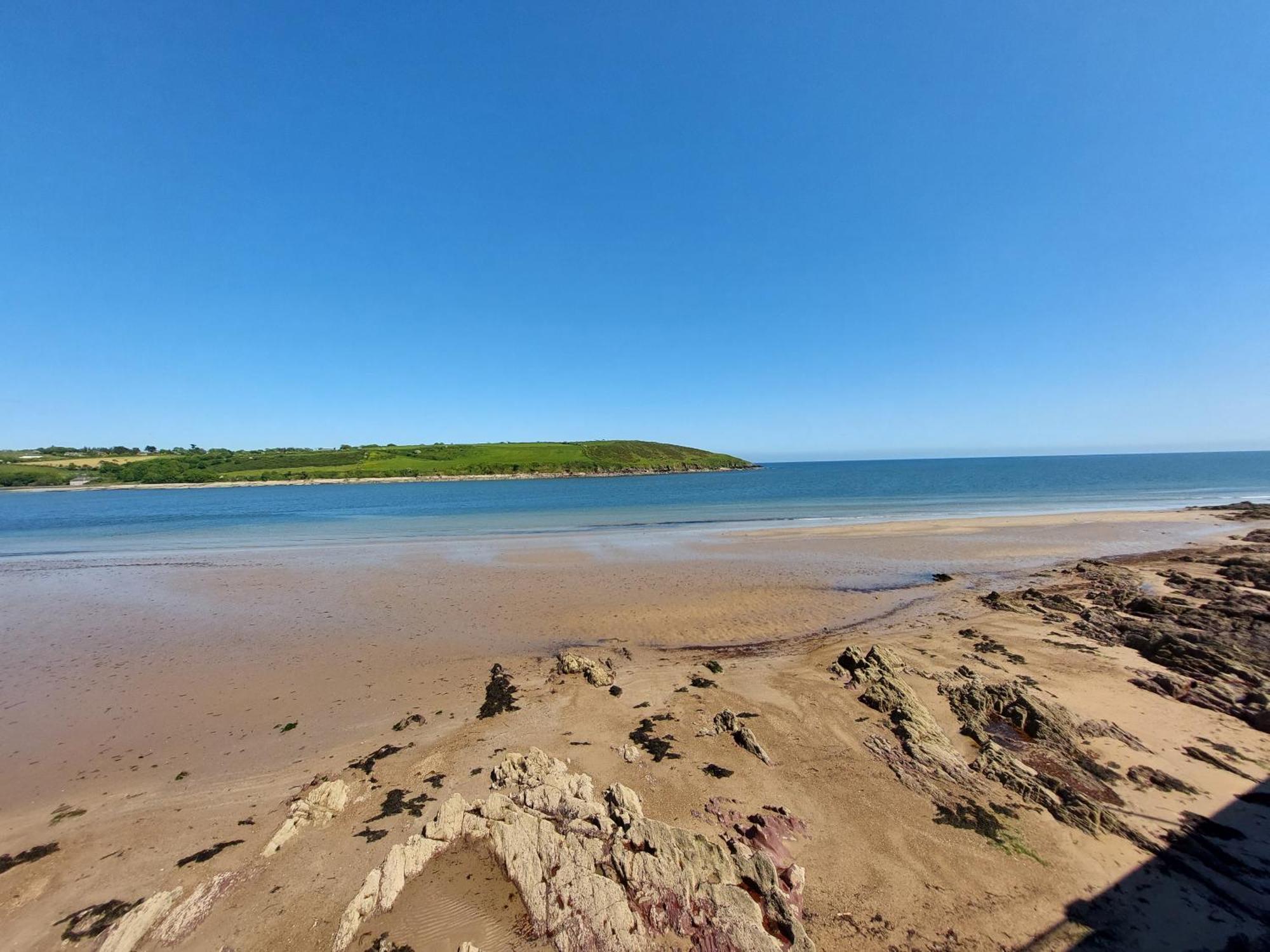 Happy Sandy Feet: Cozy Seaside Retreat in Youghal Exterior photo