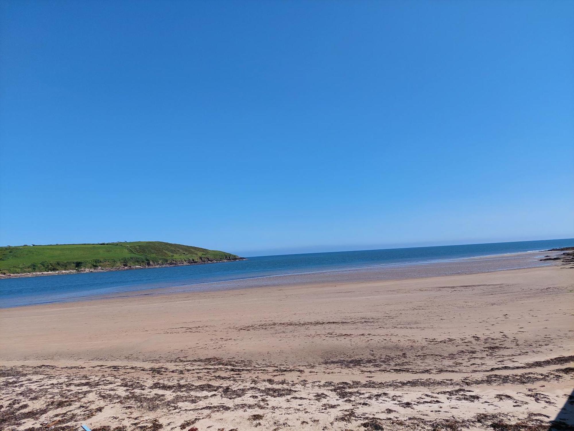 Happy Sandy Feet: Cozy Seaside Retreat in Youghal Exterior photo