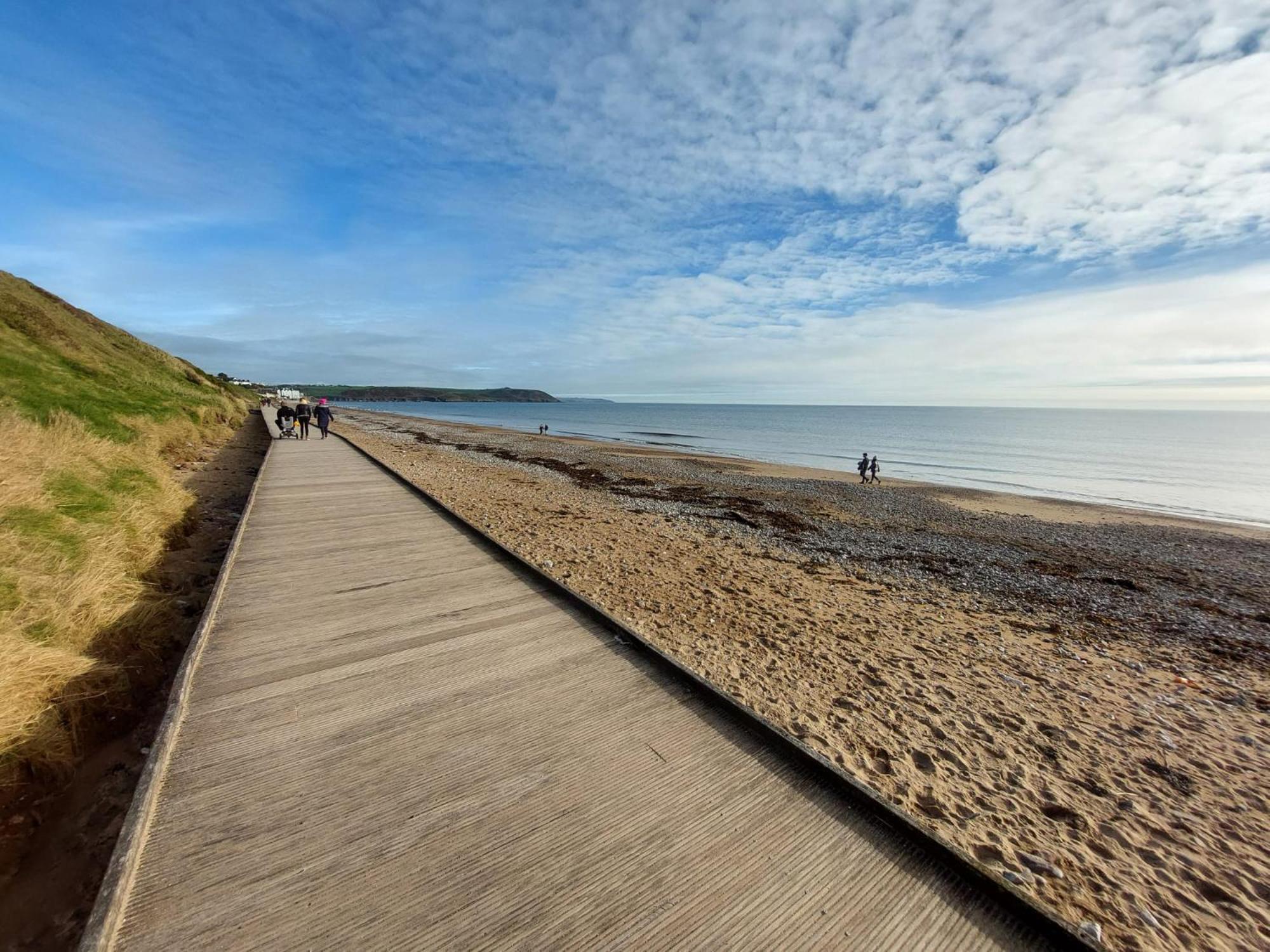 Happy Sandy Feet: Cozy Seaside Retreat in Youghal Exterior photo