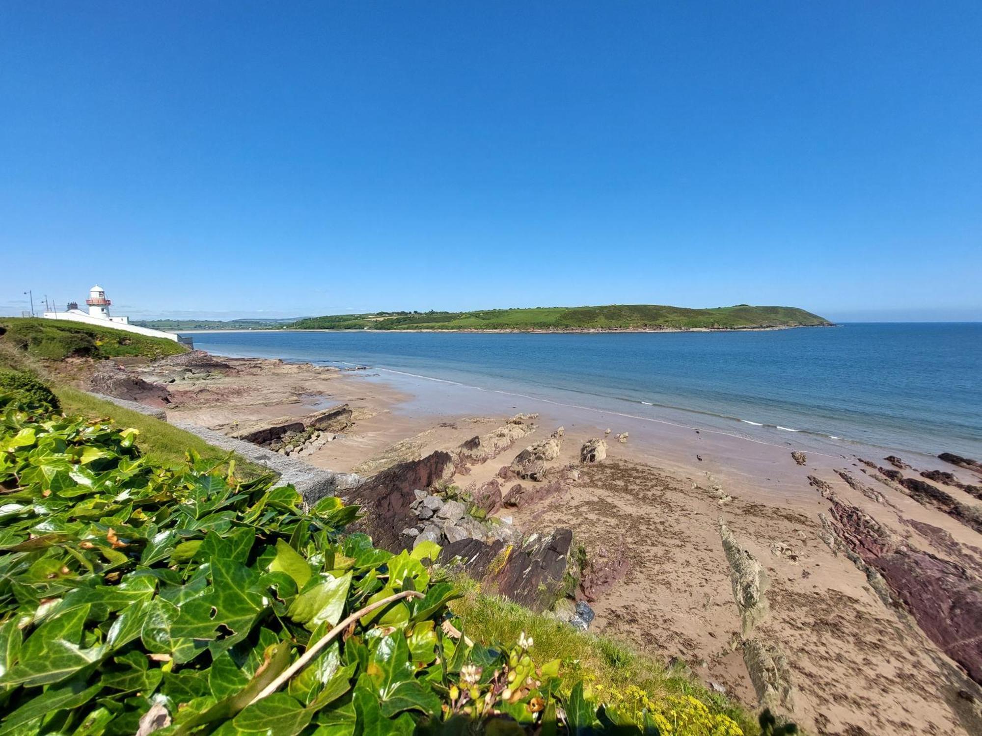 Happy Sandy Feet: Cozy Seaside Retreat in Youghal Exterior photo