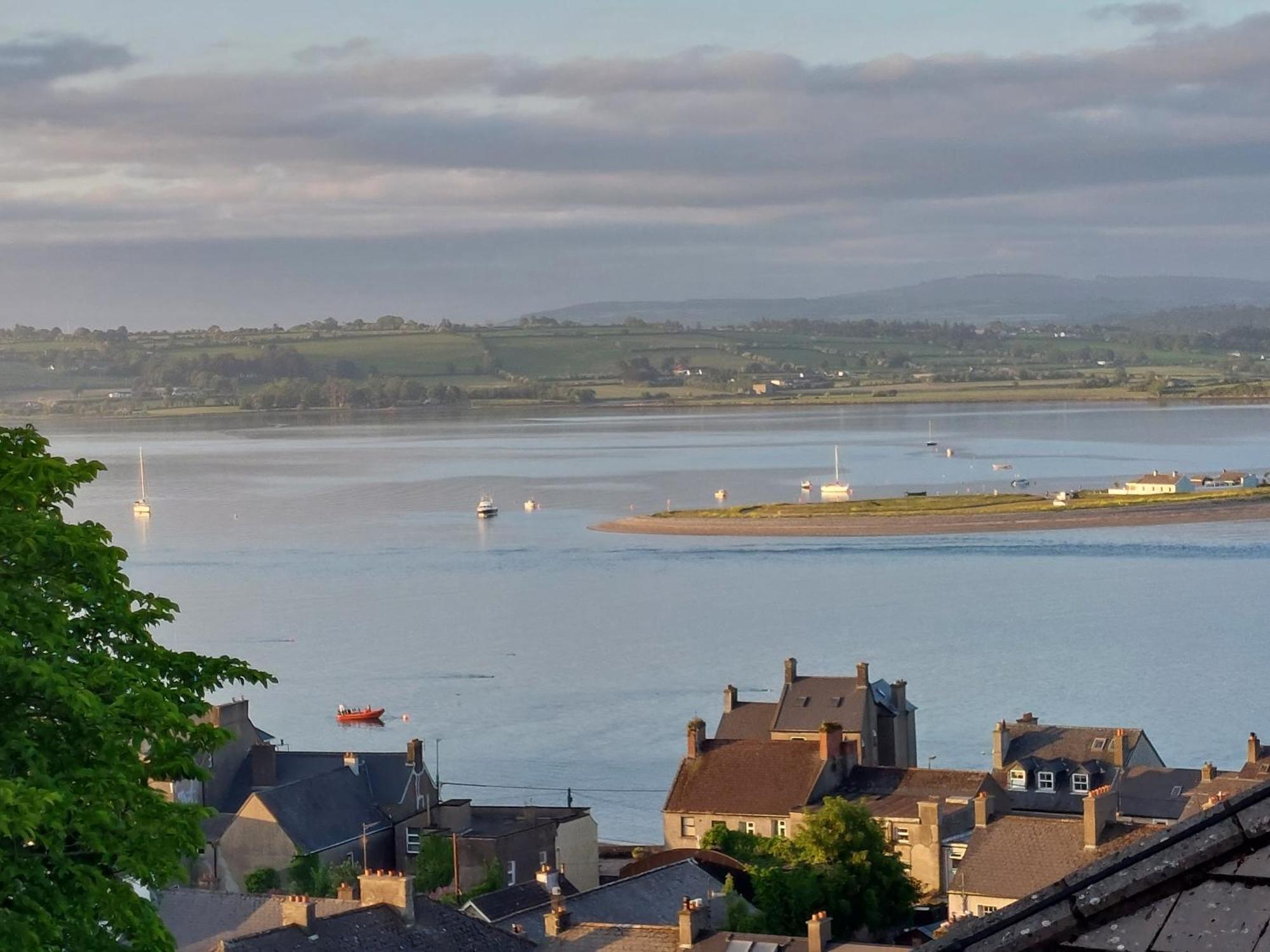 Happy Sandy Feet: Cozy Seaside Retreat in Youghal Exterior photo