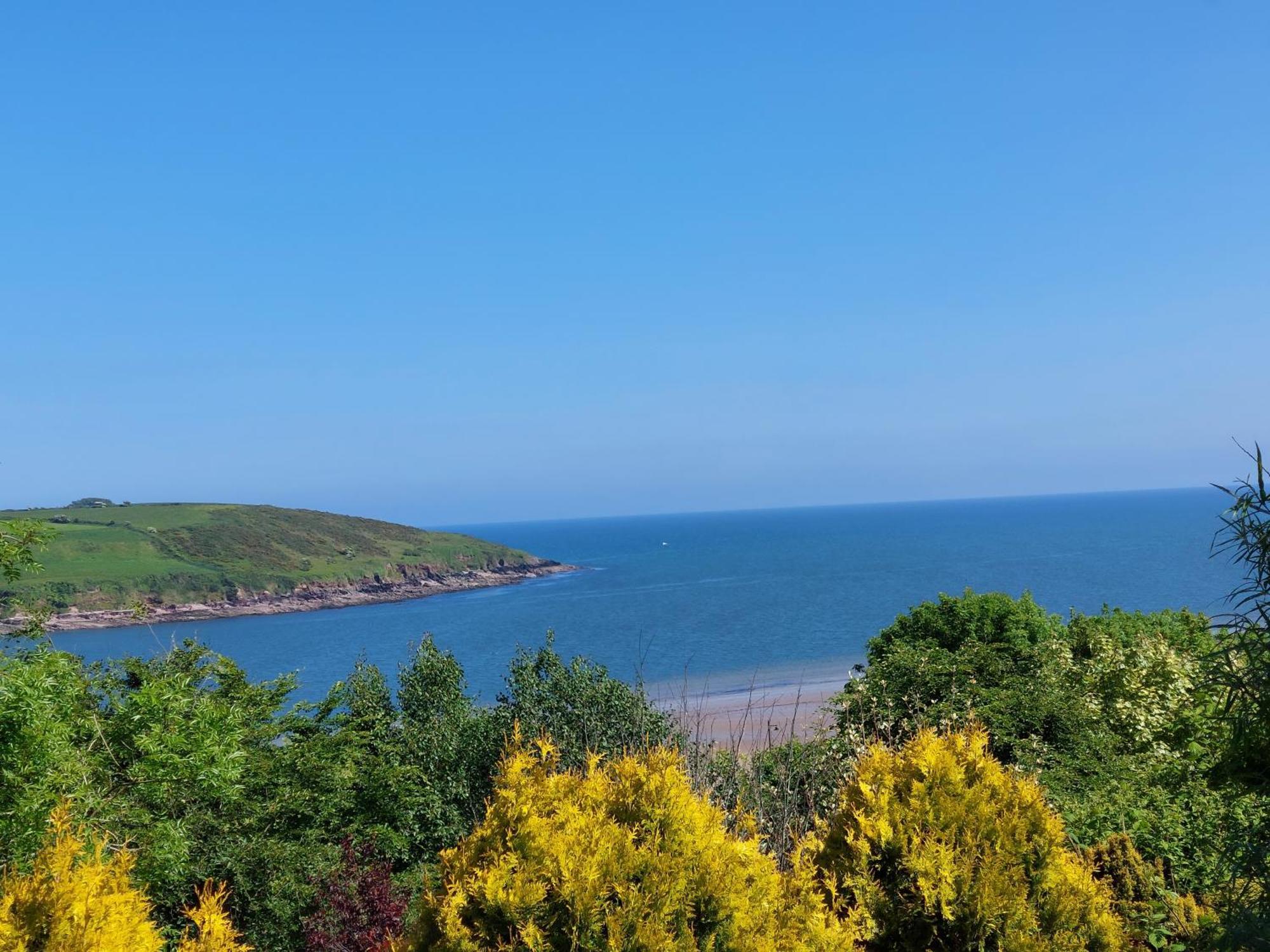 Happy Sandy Feet: Cozy Seaside Retreat in Youghal Exterior photo