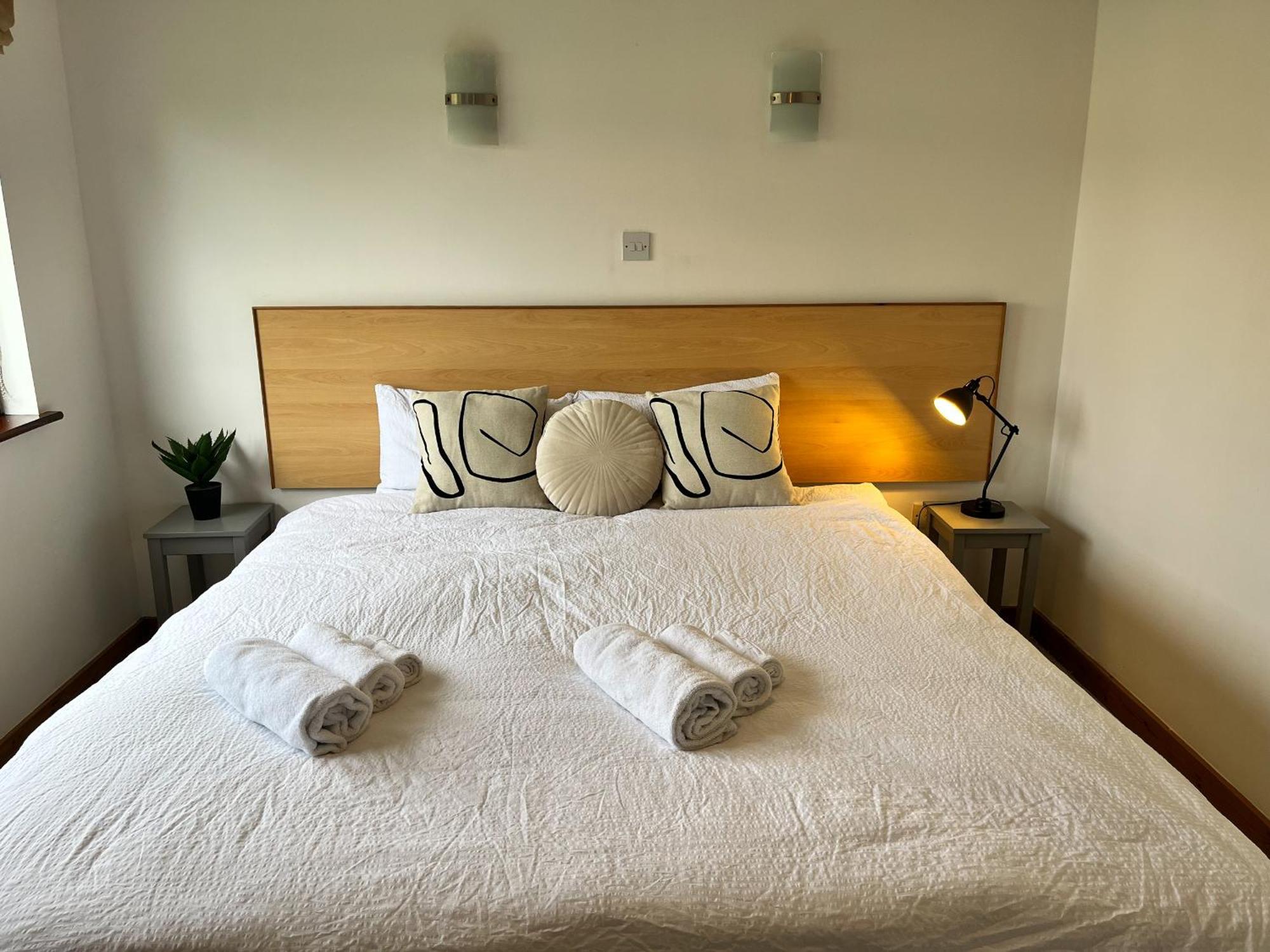 Happy Sandy Feet: Cozy Seaside Retreat in Youghal Exterior photo