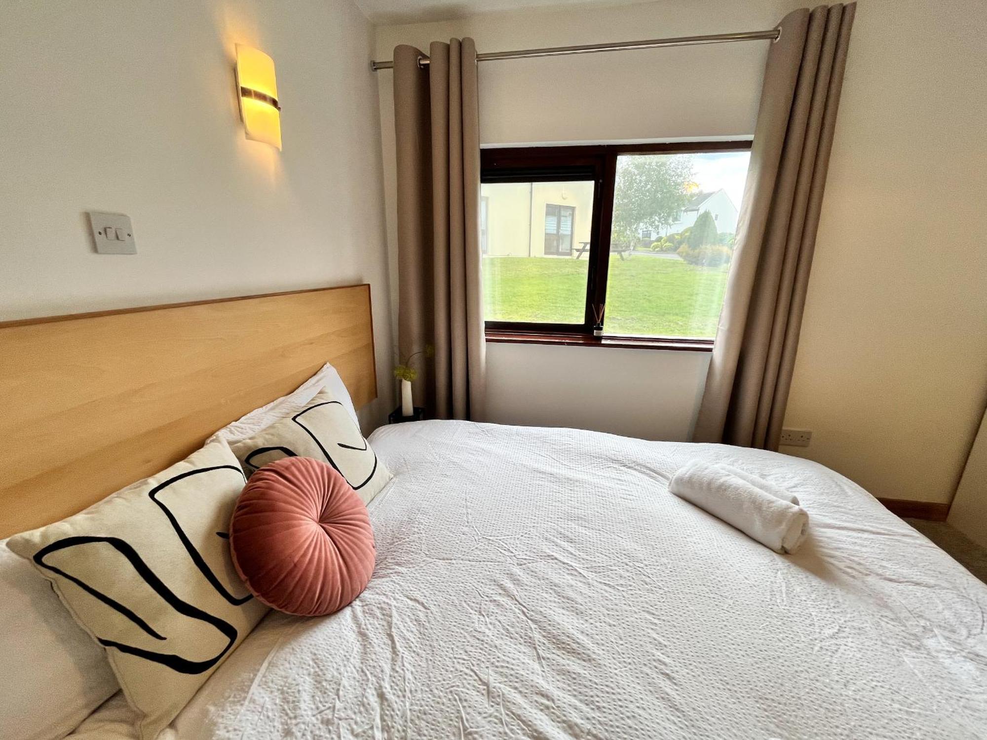 Happy Sandy Feet: Cozy Seaside Retreat in Youghal Exterior photo