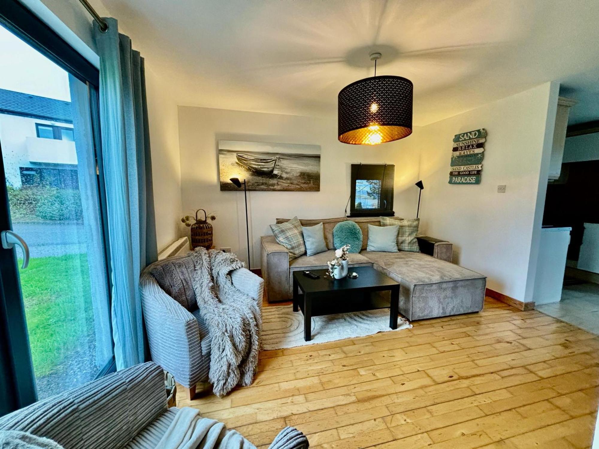 Happy Sandy Feet: Cozy Seaside Retreat in Youghal Exterior photo