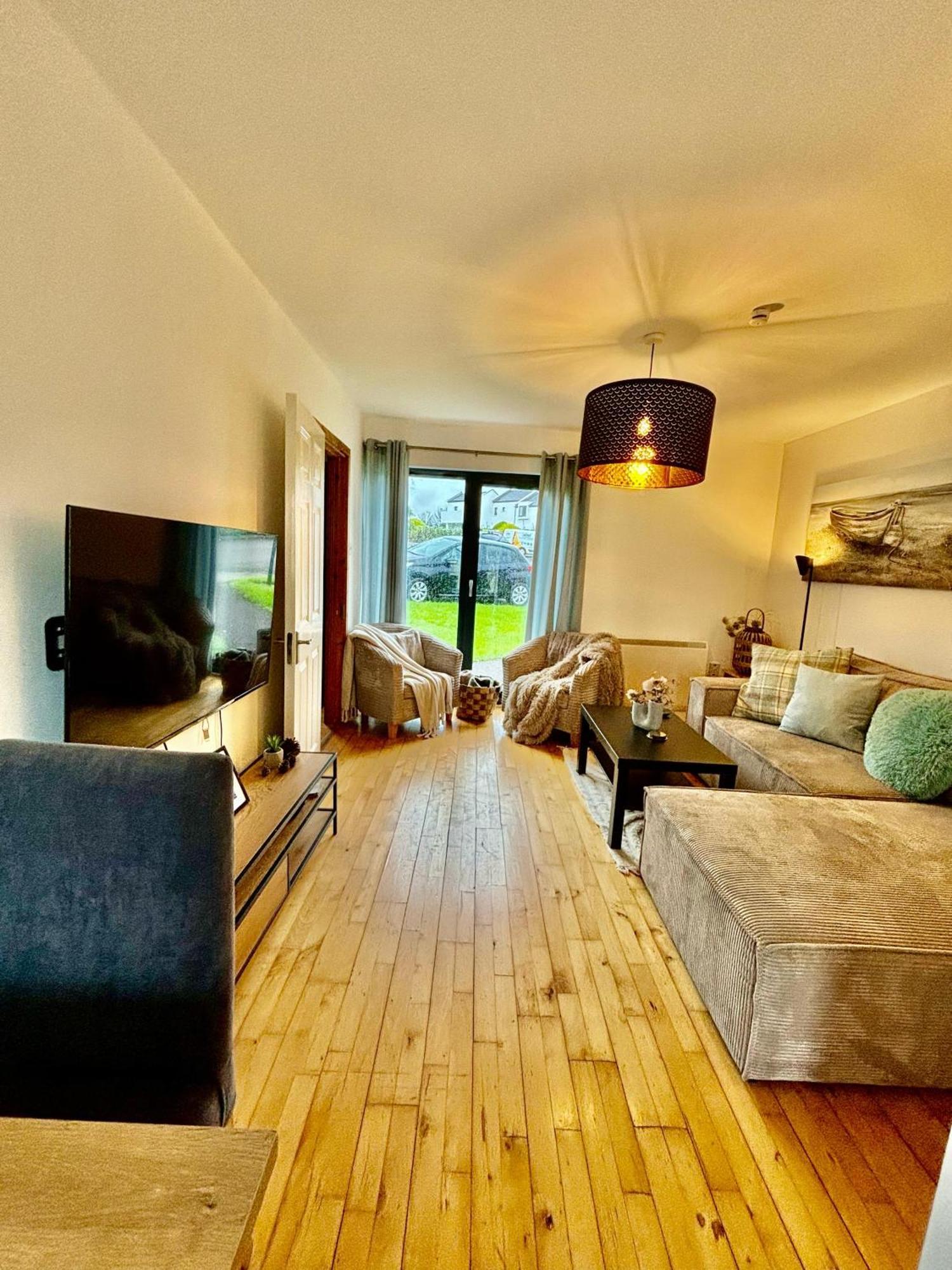 Happy Sandy Feet: Cozy Seaside Retreat in Youghal Exterior photo