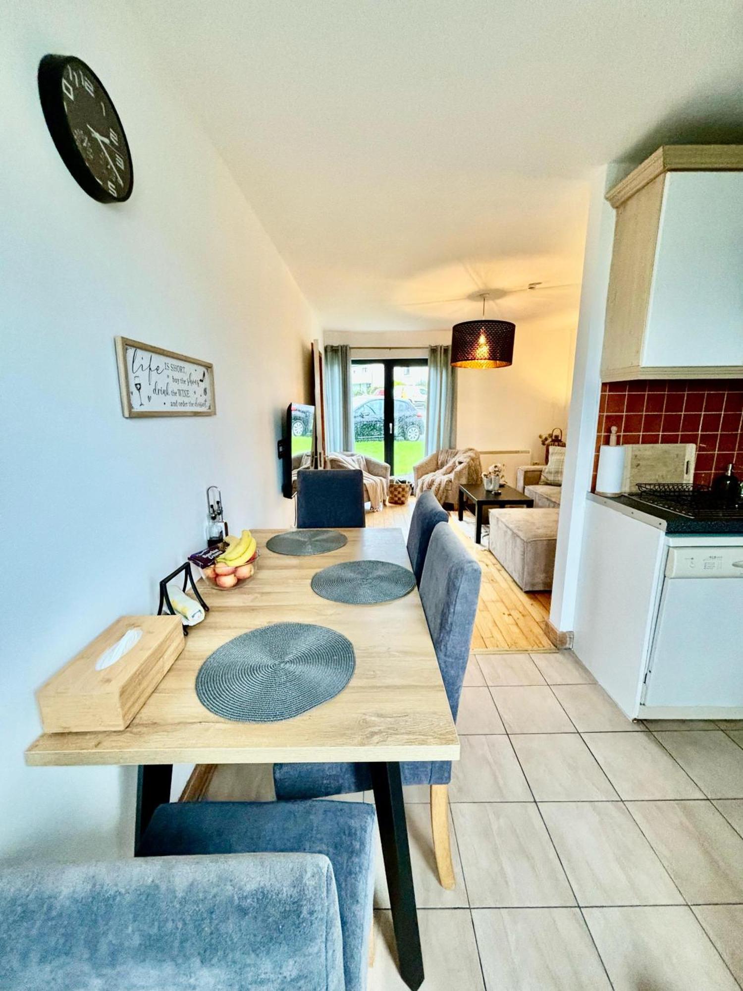 Happy Sandy Feet: Cozy Seaside Retreat in Youghal Exterior photo